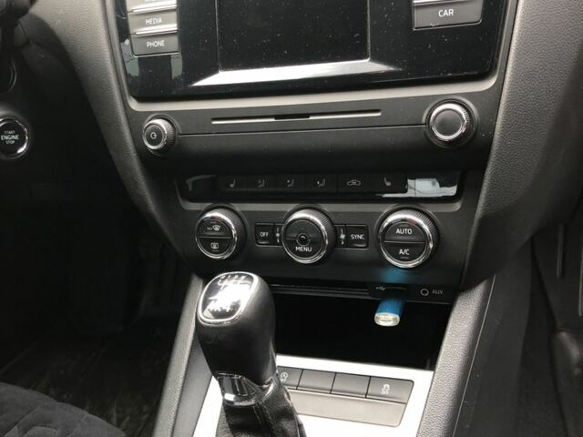 Шкода Октавия 2015 в Тячеве на Automoto.ua Синий Шкода Октавия, объемом двигателя 2 л и пробегом 260 тыс. км за 11000 $, фото 7 на Automoto.ua