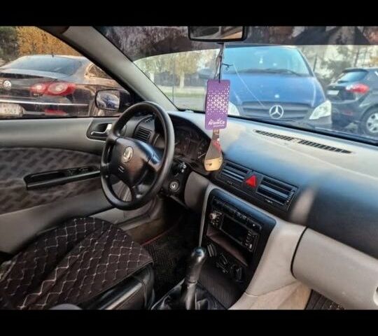 Синій Шкода Октавія, об'ємом двигуна 1.9 л та пробігом 299 тис. км за 2999 $, фото 2 на Automoto.ua