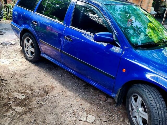 Синий Шкода Октавия, объемом двигателя 2 л и пробегом 265 тыс. км за 3600 $, фото 1 на Automoto.ua