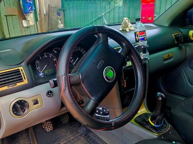 Синий Шкода Октавия, объемом двигателя 2 л и пробегом 265 тыс. км за 3600 $, фото 3 на Automoto.ua