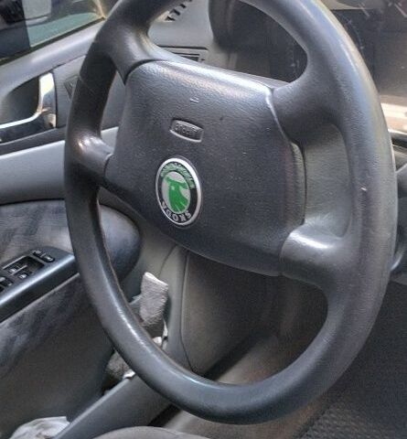 Синій Шкода Октавія, об'ємом двигуна 2 л та пробігом 888 тис. км за 2158 $, фото 5 на Automoto.ua