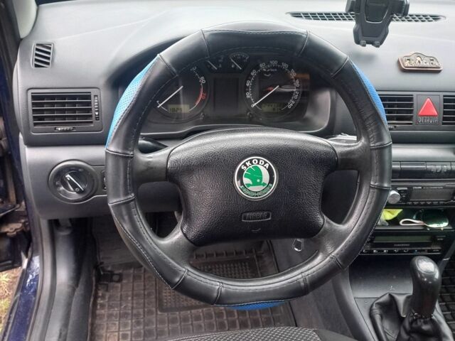 Синий Шкода Октавия, объемом двигателя 2 л и пробегом 245 тыс. км за 3562 $, фото 4 на Automoto.ua