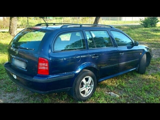 Синий Шкода Октавия, объемом двигателя 1.78 л и пробегом 270 тыс. км за 4000 $, фото 2 на Automoto.ua