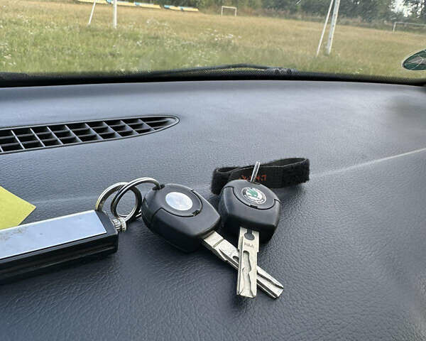 Синій Шкода Октавія, об'ємом двигуна 1.8 л та пробігом 275 тис. км за 3400 $, фото 98 на Automoto.ua