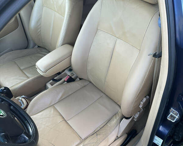Синій Шкода Октавія, об'ємом двигуна 1.8 л та пробігом 275 тис. км за 3400 $, фото 28 на Automoto.ua