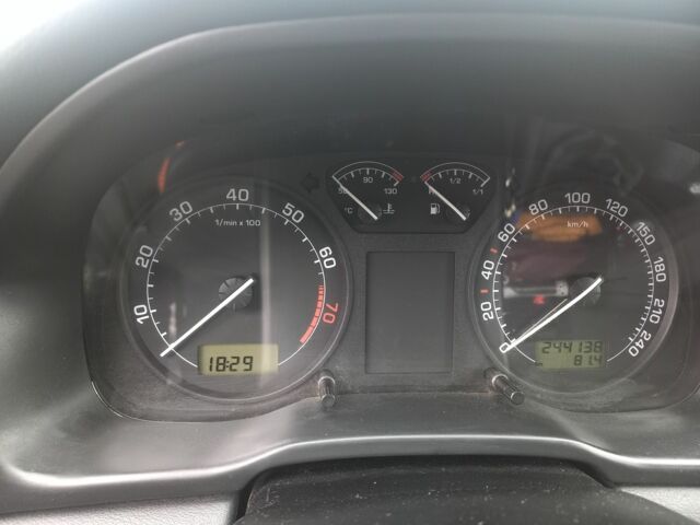 Синий Шкода Октавия, объемом двигателя 2 л и пробегом 245 тыс. км за 3562 $, фото 3 на Automoto.ua