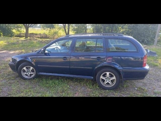 Синий Шкода Октавия, объемом двигателя 1.78 л и пробегом 270 тыс. км за 4000 $, фото 5 на Automoto.ua