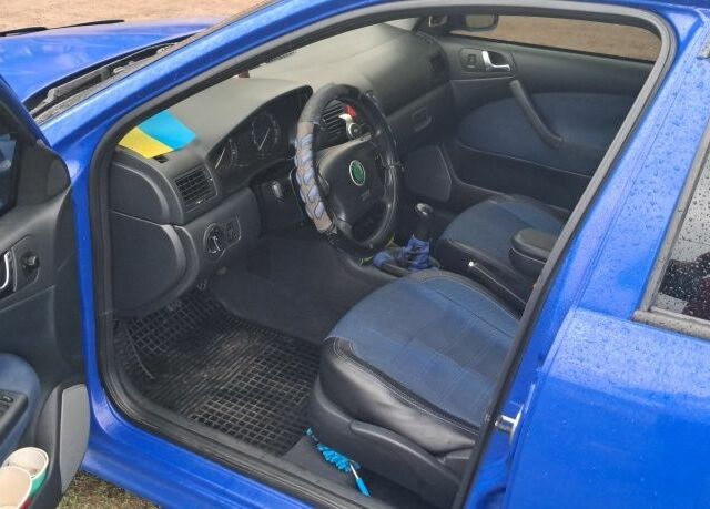 Синій Шкода Октавія, об'ємом двигуна 2 л та пробігом 320 тис. км за 4300 $, фото 6 на Automoto.ua