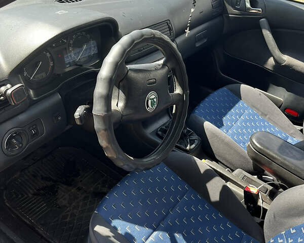 Синий Шкода Октавия, объемом двигателя 1.98 л и пробегом 241 тыс. км за 2900 $, фото 12 на Automoto.ua