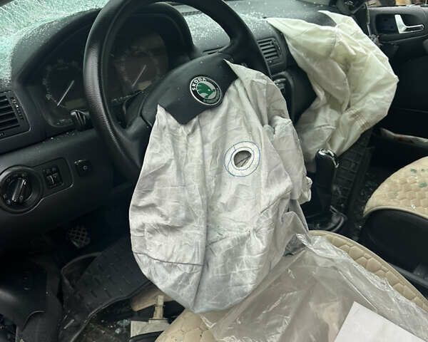 Синий Шкода Октавия, объемом двигателя 1.78 л и пробегом 378 тыс. км за 1800 $, фото 11 на Automoto.ua