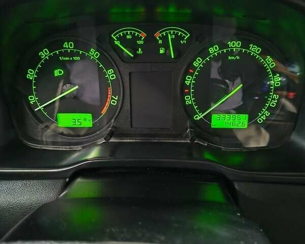 Синий Шкода Октавия, объемом двигателя 1.6 л и пробегом 330 тыс. км за 4500 $, фото 5 на Automoto.ua