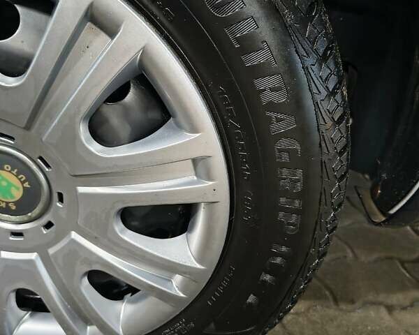 Синий Шкода Октавия, объемом двигателя 1.6 л и пробегом 330 тыс. км за 4500 $, фото 9 на Automoto.ua