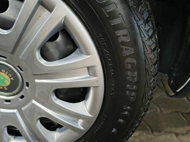 Синий Шкода Октавия, объемом двигателя 1.6 л и пробегом 330 тыс. км за 4500 $, фото 3 на Automoto.ua