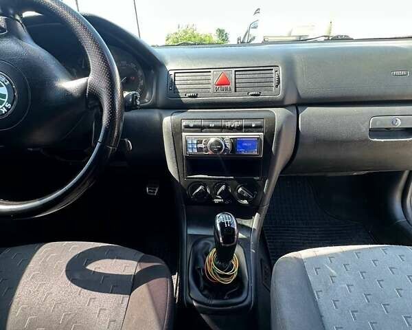 Синий Шкода Октавия, объемом двигателя 1.9 л и пробегом 422 тыс. км за 4500 $, фото 7 на Automoto.ua