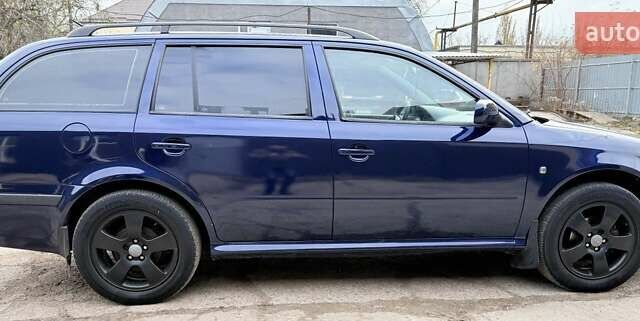 Синий Шкода Октавия, объемом двигателя 1.6 л и пробегом 267 тыс. км за 4900 $, фото 3 на Automoto.ua