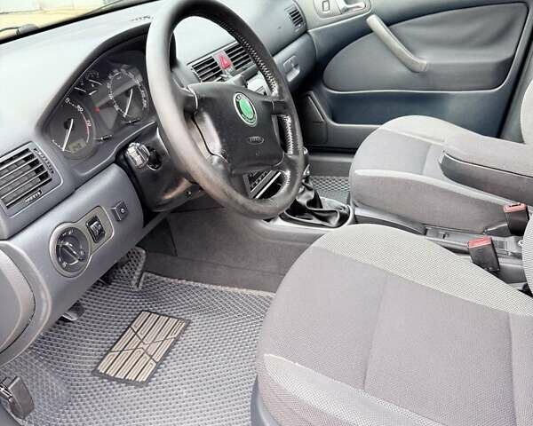 Синий Шкода Октавия, объемом двигателя 1.6 л и пробегом 267 тыс. км за 4900 $, фото 5 на Automoto.ua