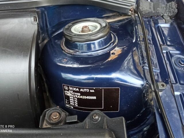 Синий Шкода Октавия, объемом двигателя 1.6 л и пробегом 229 тыс. км за 4700 $, фото 2 на Automoto.ua