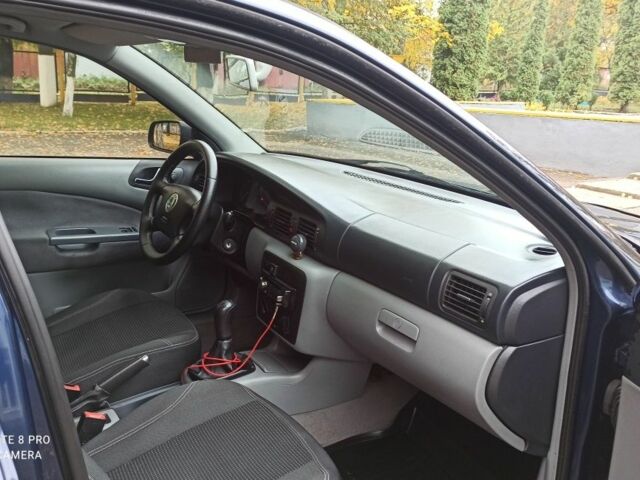 Синий Шкода Октавия, объемом двигателя 1.6 л и пробегом 229 тыс. км за 4700 $, фото 3 на Automoto.ua