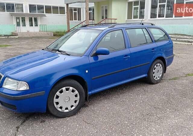 Синий Шкода Октавия, объемом двигателя 1.6 л и пробегом 345 тыс. км за 4900 $, фото 1 на Automoto.ua