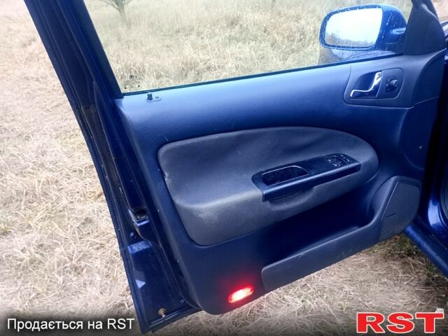 Синий Шкода Октавия, объемом двигателя 1.6 л и пробегом 260 тыс. км за 4300 $, фото 8 на Automoto.ua