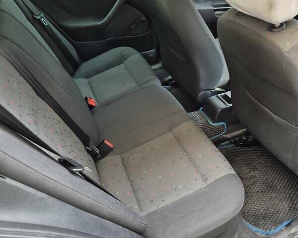 Синий Шкода Октавия, объемом двигателя 1.6 л и пробегом 217 тыс. км за 4800 $, фото 5 на Automoto.ua