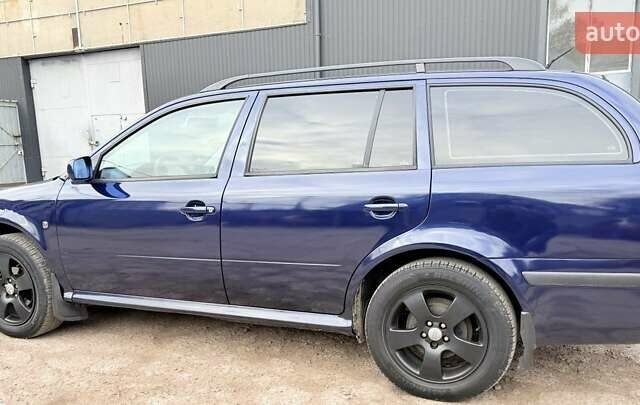 Синий Шкода Октавия, объемом двигателя 1.6 л и пробегом 267 тыс. км за 4900 $, фото 4 на Automoto.ua