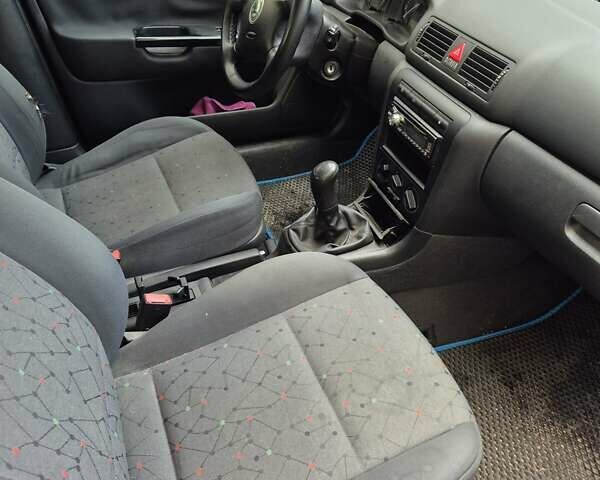 Синий Шкода Октавия, объемом двигателя 1.6 л и пробегом 217 тыс. км за 4800 $, фото 9 на Automoto.ua