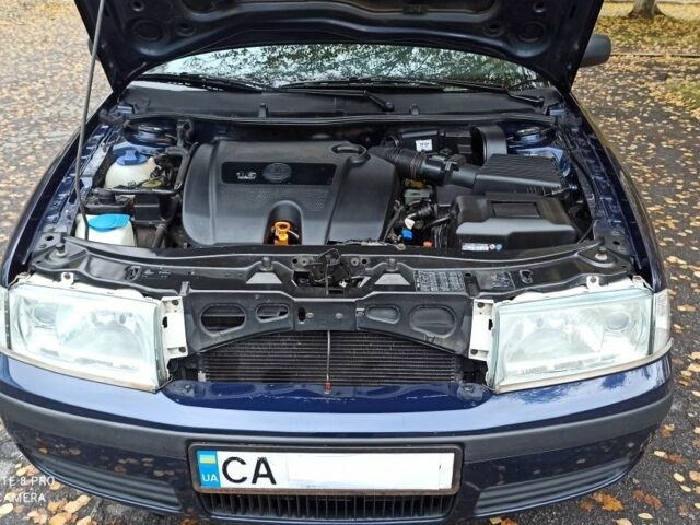 Синий Шкода Октавия, объемом двигателя 1.6 л и пробегом 229 тыс. км за 4700 $, фото 1 на Automoto.ua