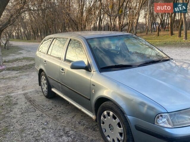 Синий Шкода Октавия, объемом двигателя 1.6 л и пробегом 320 тыс. км за 3300 $, фото 2 на Automoto.ua