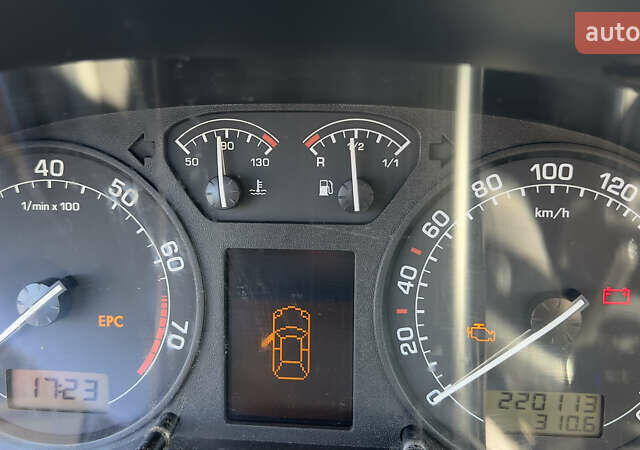 Синий Шкода Октавия, объемом двигателя 1.98 л и пробегом 220 тыс. км за 4000 $, фото 5 на Automoto.ua