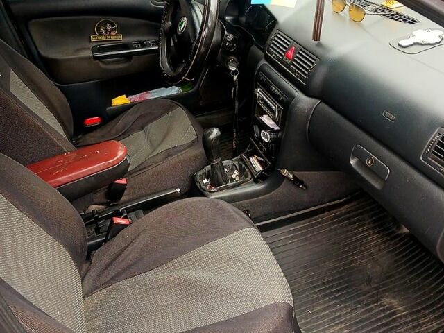 Синій Шкода Октавія, об'ємом двигуна 2 л та пробігом 350 тис. км за 3400 $, фото 5 на Automoto.ua