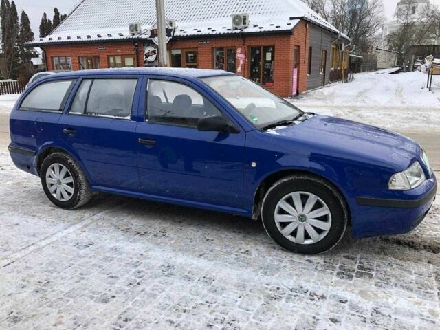 Синий Шкода Октавия, объемом двигателя 1.6 л и пробегом 220 тыс. км за 4500 $, фото 1 на Automoto.ua