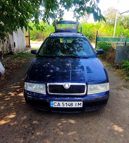 Синий Шкода Октавия, объемом двигателя 1.9 л и пробегом 370 тыс. км за 4200 $, фото 2 на Automoto.ua