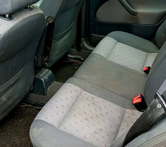 Синий Шкода Октавия, объемом двигателя 1.6 л и пробегом 320 тыс. км за 2300 $, фото 4 на Automoto.ua