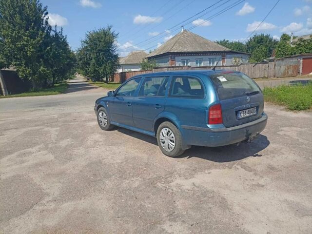 Синий Шкода Октавия, объемом двигателя 1.9 л и пробегом 300 тыс. км за 2300 $, фото 1 на Automoto.ua