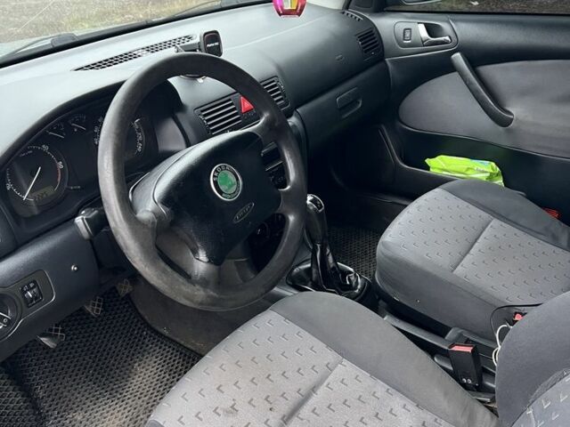 Синій Шкода Октавія, об'ємом двигуна 1.9 л та пробігом 400 тис. км за 2500 $, фото 2 на Automoto.ua