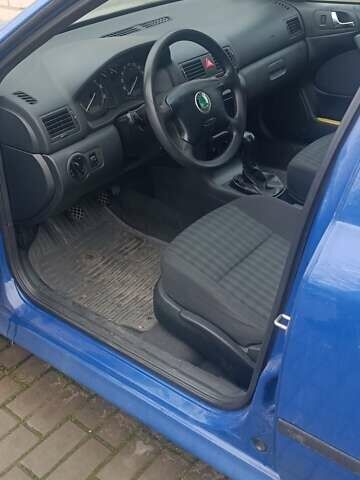 Синий Шкода Октавия, объемом двигателя 1.6 л и пробегом 270 тыс. км за 6200 $, фото 4 на Automoto.ua