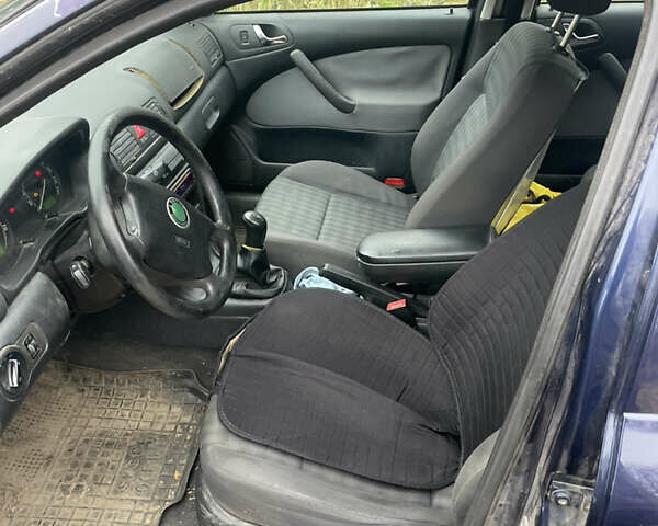 Синий Шкода Октавия, объемом двигателя 1.6 л и пробегом 250 тыс. км за 2700 $, фото 5 на Automoto.ua