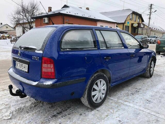 Синий Шкода Октавия, объемом двигателя 1.6 л и пробегом 220 тыс. км за 4500 $, фото 2 на Automoto.ua