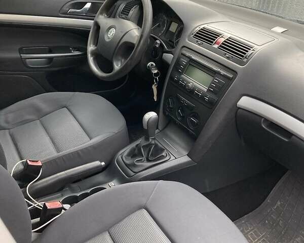 Синий Шкода Октавия, объемом двигателя 1.6 л и пробегом 330 тыс. км за 4300 $, фото 7 на Automoto.ua