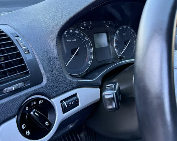 Шкода Октавия 2005 в Киеве на Automoto.ua Синий Шкода Октавия, объемом двигателя 1.6 л и пробегом 146 тыс. км за 5499 $, фото 10 на Automoto.ua