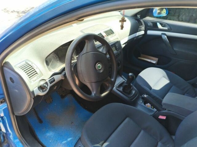 Синий Шкода Октавия, объемом двигателя 1.6 л и пробегом 190 тыс. км за 5000 $, фото 4 на Automoto.ua