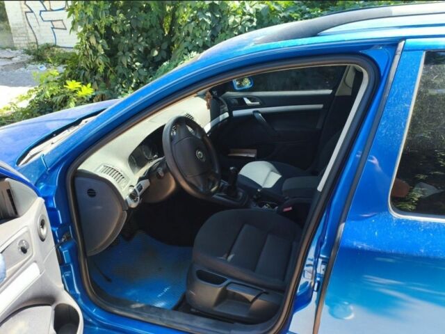 Синий Шкода Октавия, объемом двигателя 1.6 л и пробегом 190 тыс. км за 5000 $, фото 2 на Automoto.ua