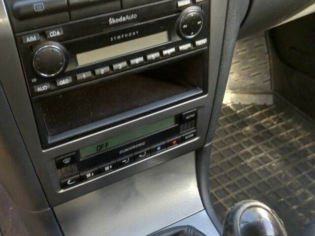 Синий Шкода Октавия, объемом двигателя 1.6 л и пробегом 286 тыс. км за 4300 $, фото 6 на Automoto.ua