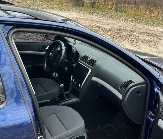 Синий Шкода Октавия, объемом двигателя 1.6 л и пробегом 275 тыс. км за 5300 $, фото 3 на Automoto.ua