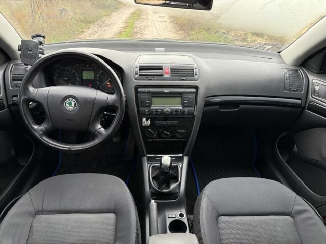 Шкода Октавия 2005 в Змиеве на Automoto.ua Синий Шкода Октавия, объемом двигателя 1.9 л и пробегом 300 тыс. км за 2750 $, фото 6 на Automoto.ua