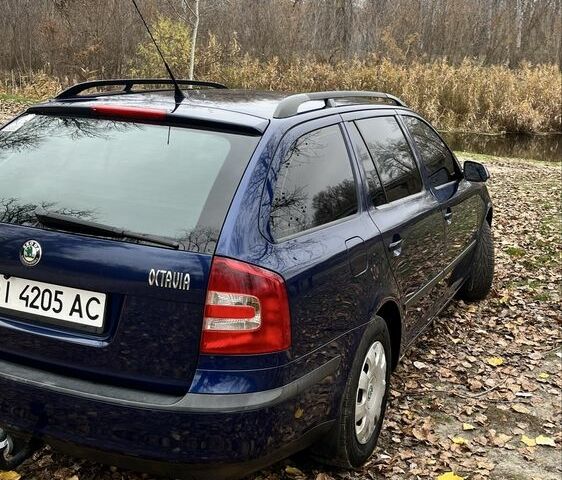 Синий Шкода Октавия, объемом двигателя 1.6 л и пробегом 275 тыс. км за 5300 $, фото 1 на Automoto.ua