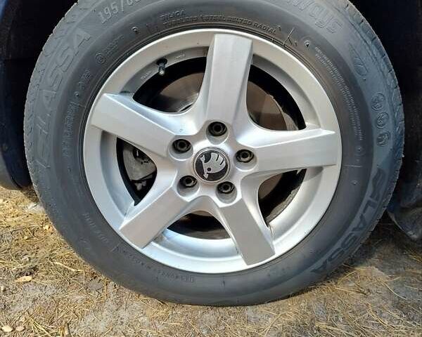 Синий Шкода Октавия, объемом двигателя 1.6 л и пробегом 208 тыс. км за 6450 $, фото 17 на Automoto.ua