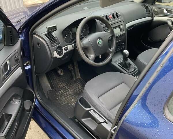 Синий Шкода Октавия, объемом двигателя 1.6 л и пробегом 330 тыс. км за 4300 $, фото 6 на Automoto.ua