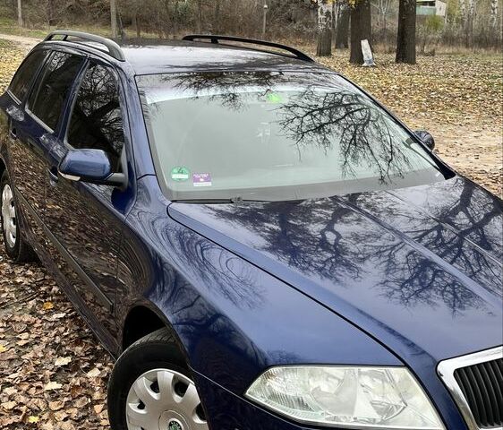 Синий Шкода Октавия, объемом двигателя 1.6 л и пробегом 275 тыс. км за 5300 $, фото 2 на Automoto.ua